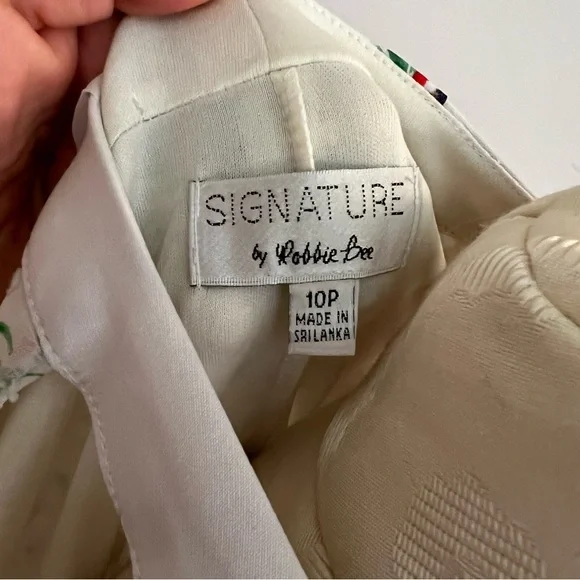 Robbie Bee Women Size 10P Chiffon Maxi Dress White Floral Lined Round Neckline - Picture 10 of 10